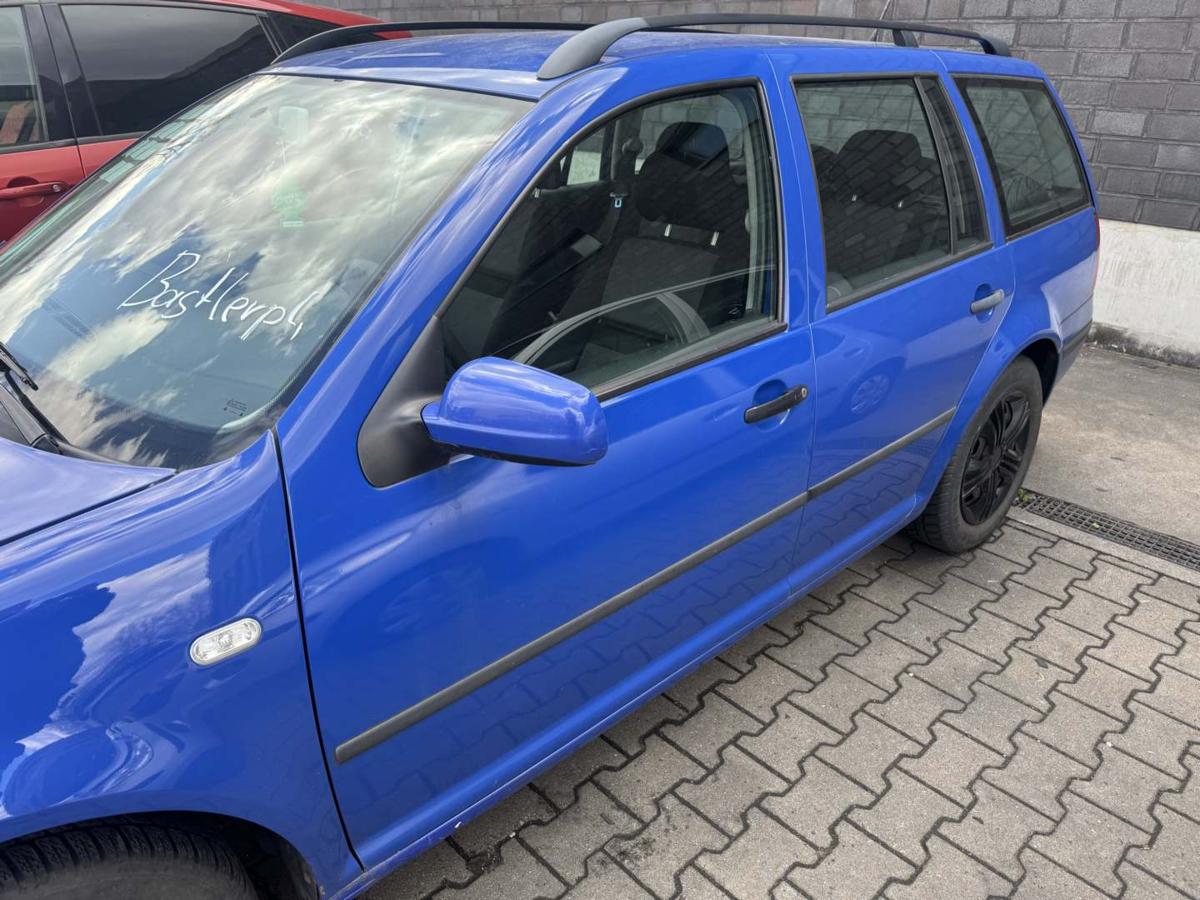 VW Golf 4 original T&uuml;r vorn links LA5C Surfblau 5-T&uuml;rer Rohbau Bj.2001